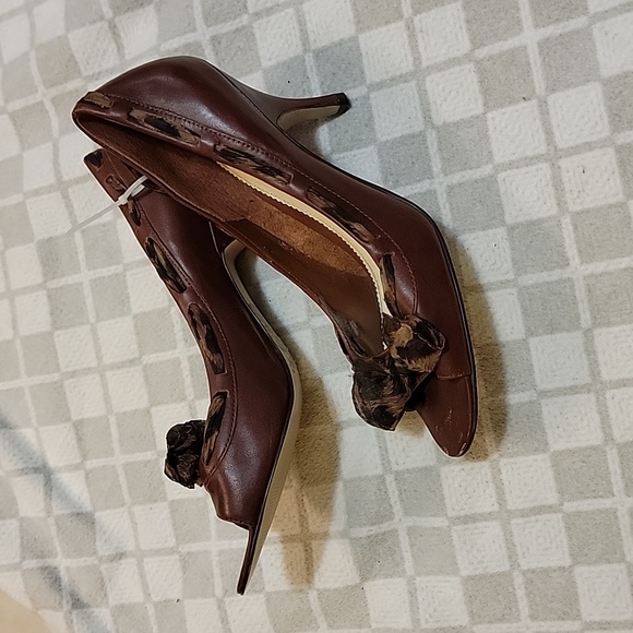 Shoes - Picture 2 of 5